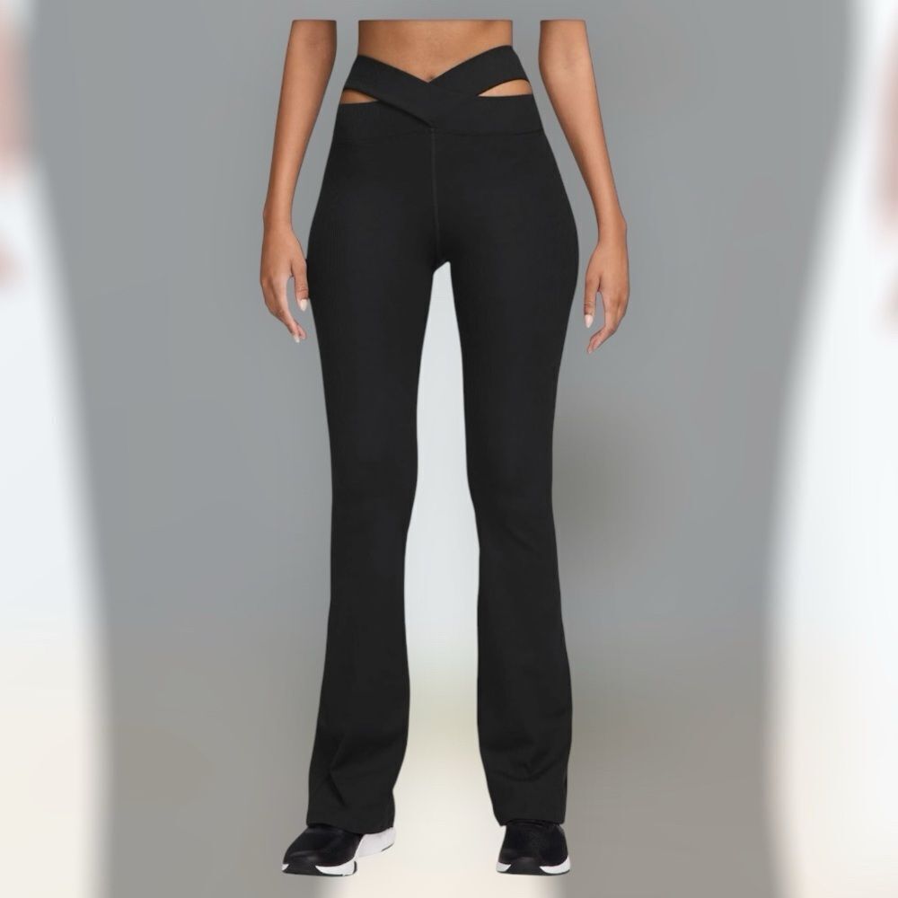 Nike Women’s Zenny Cutout High-Waist Pants!